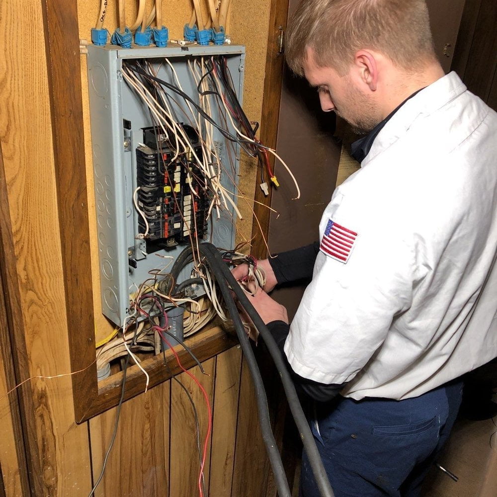 Qualified Electrician in Rush